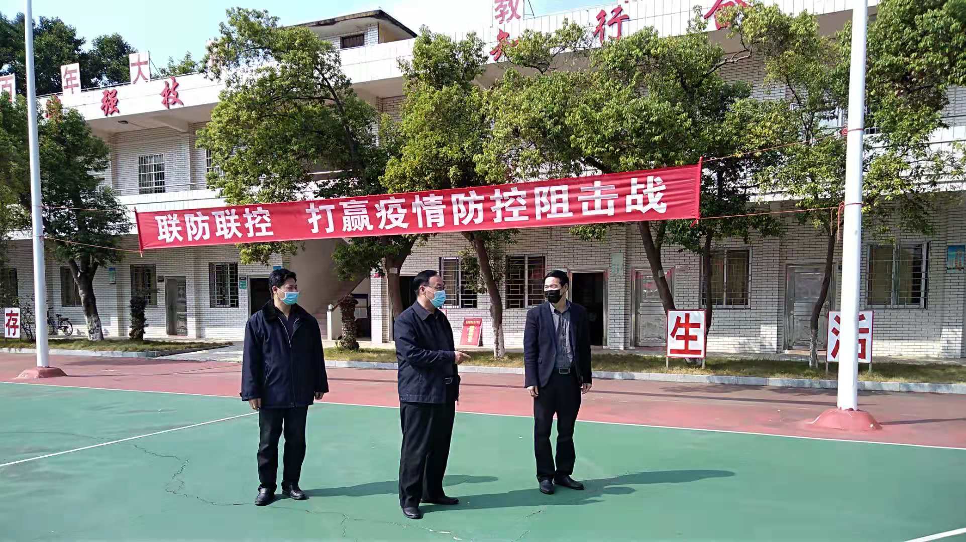 副縣長(zhǎng)譚樹(shù)才到縣職業(yè)技術(shù)學(xué)校檢查新型冠狀病毒感染肺炎疫情防控工作20200212 (2).jpg