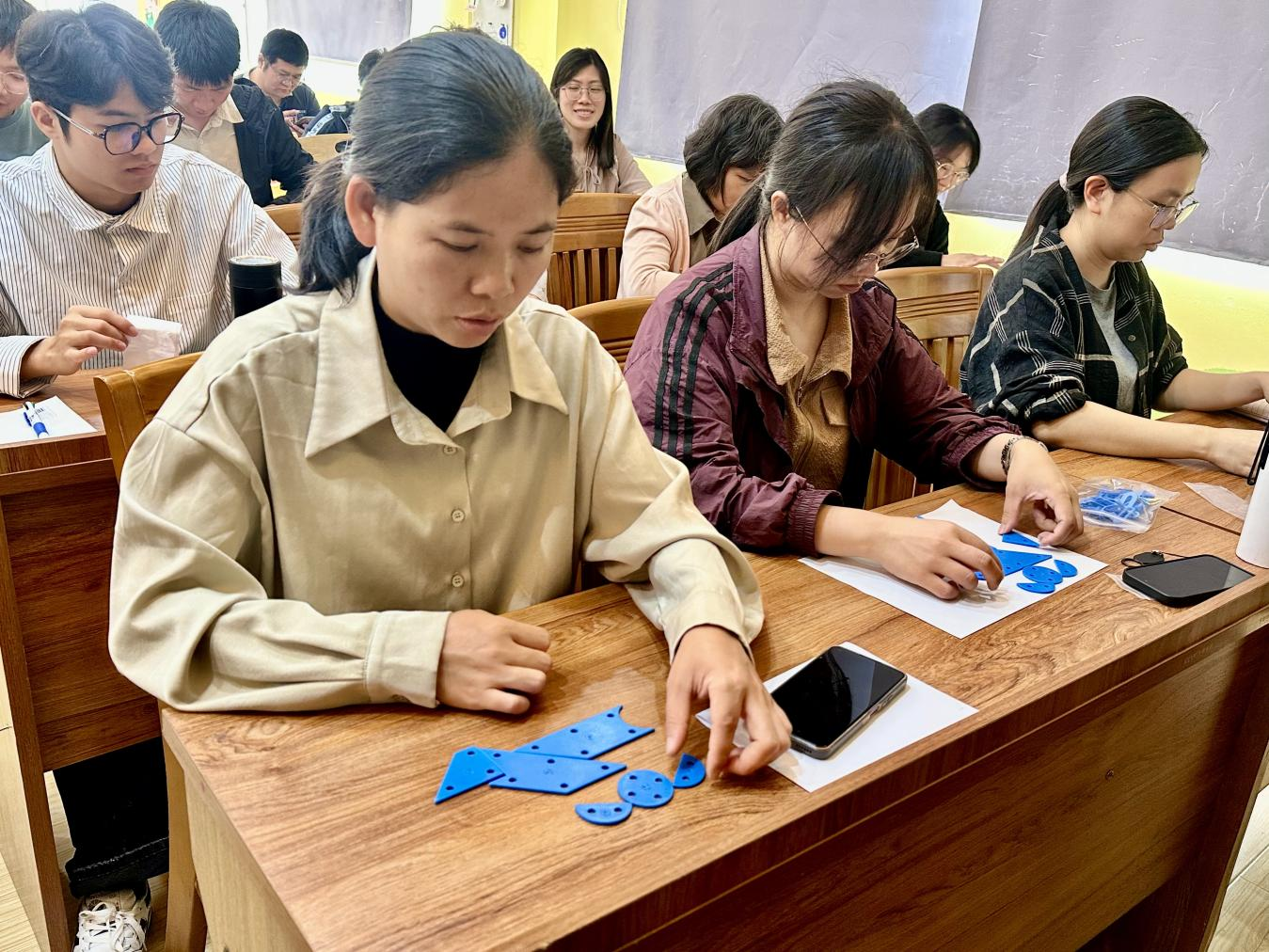 七巧啟智，共促科技教育——云浮市第五屆青少年科技七巧板創(chuàng)意制作競賽教師培訓(xùn)班（郁南站）在都城鎮(zhèn)錦江小學(xué)舉辦4.png