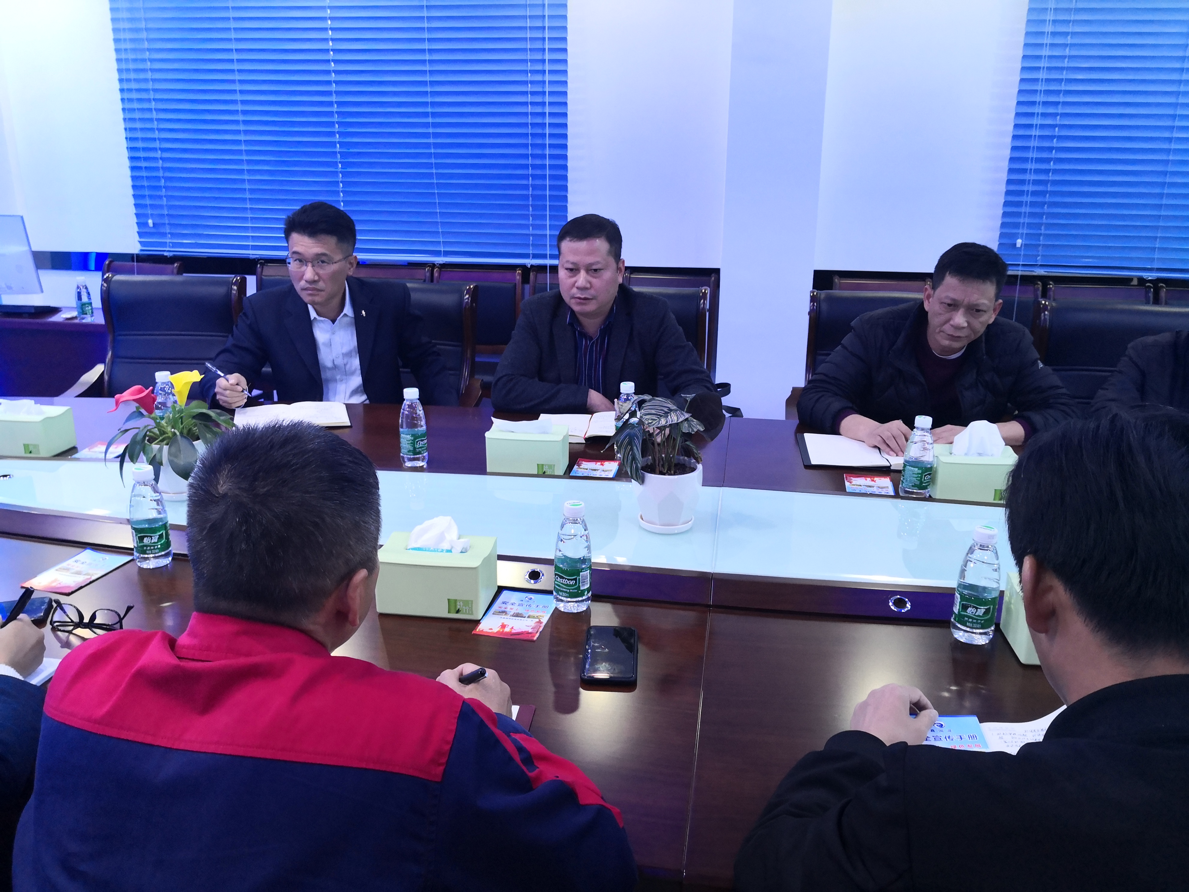 云浮市生態(tài)環(huán)境局郁南分局召開“誰執(zhí)法誰普法”座談會（2）.jpg